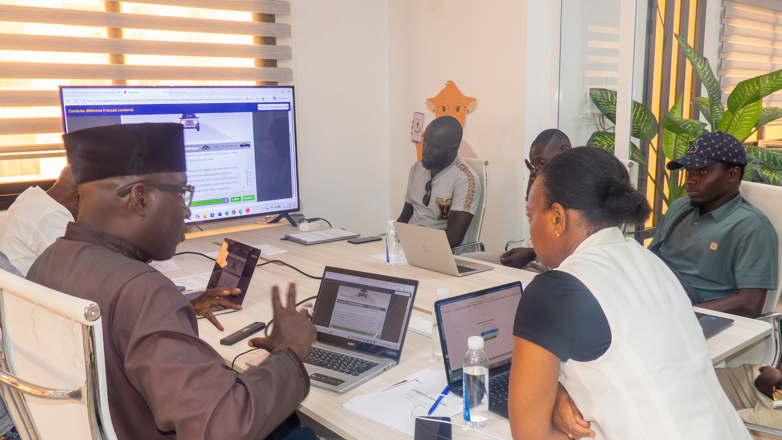 Session de formation à la conduite défensive dispensée par ARMA Academy à Dakar